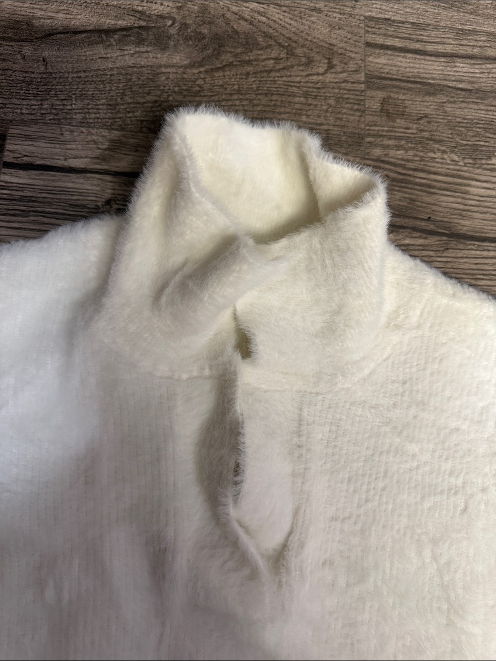 Elie Tahari Cream Fuzzy V‑Neck Collared Pullover - Picture 5 of 6